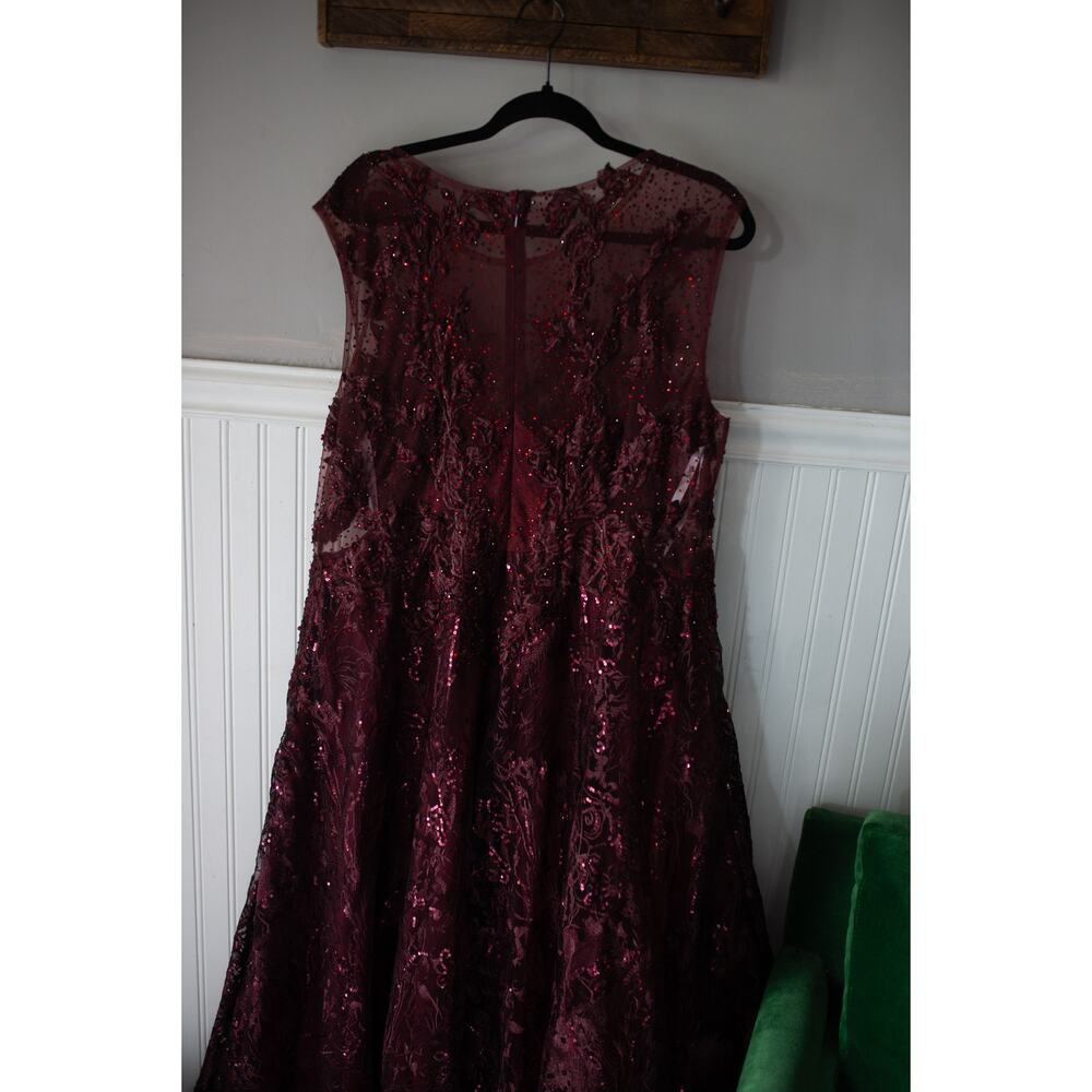Mac Duggal Red Embroidered High Neck Sleeveless Dress 14 - Picture 5 of 6